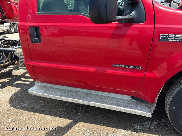 image for item EC4388 2000 Ford F350 Super Duty XLT pickup truck cab and chassis