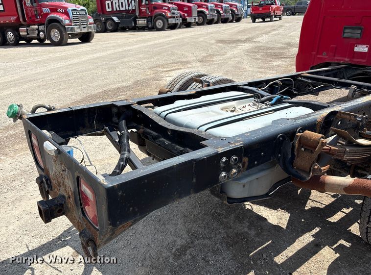 image for item EC4388 2000 Ford F350 Super Duty XLT pickup truck cab and chassis