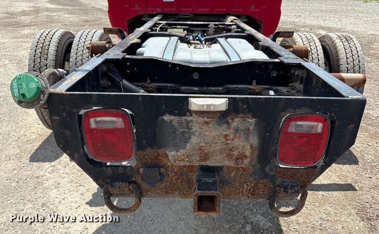 image for item EC4388 2000 Ford F350 Super Duty XLT pickup truck cab and chassis