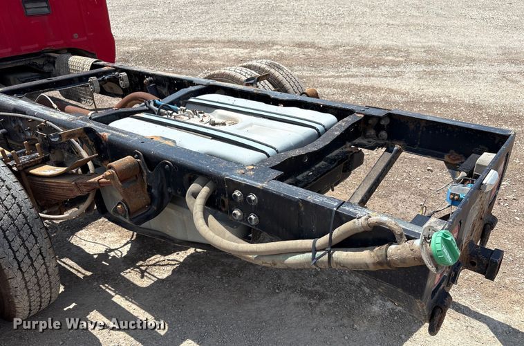 image for item EC4388 2000 Ford F350 Super Duty XLT pickup truck cab and chassis