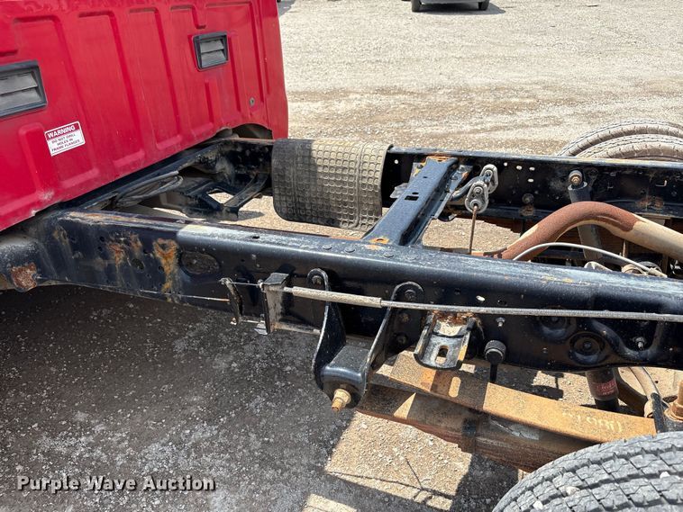 image for item EC4388 2000 Ford F350 Super Duty XLT pickup truck cab and chassis