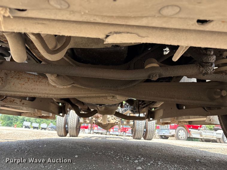 image for item EC4388 2000 Ford F350 Super Duty XLT pickup truck cab and chassis