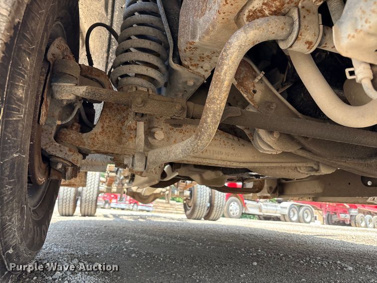 image for item EC4388 2000 Ford F350 Super Duty XLT pickup truck cab and chassis