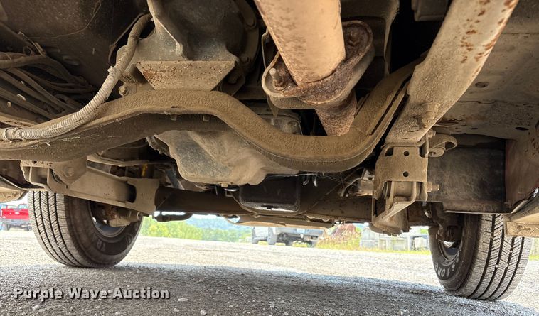 image for item EC4388 2000 Ford F350 Super Duty XLT pickup truck cab and chassis