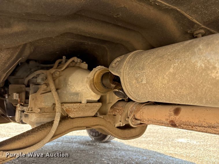 image for item EC4388 2000 Ford F350 Super Duty XLT pickup truck cab and chassis