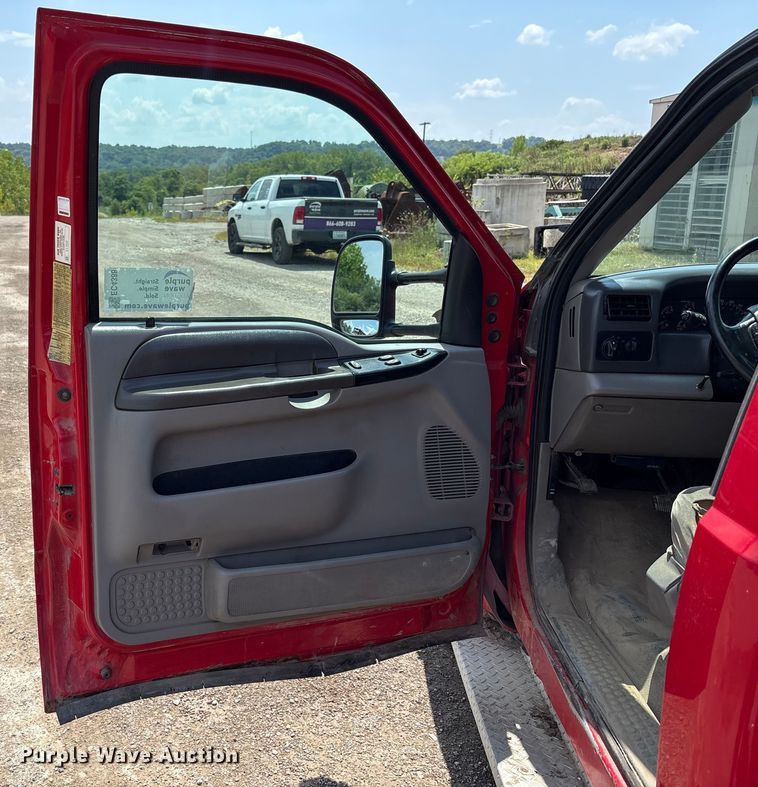 image for item EC4388 2000 Ford F350 Super Duty XLT pickup truck cab and chassis