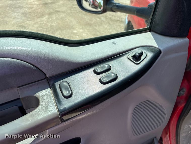 image for item EC4388 2000 Ford F350 Super Duty XLT pickup truck cab and chassis