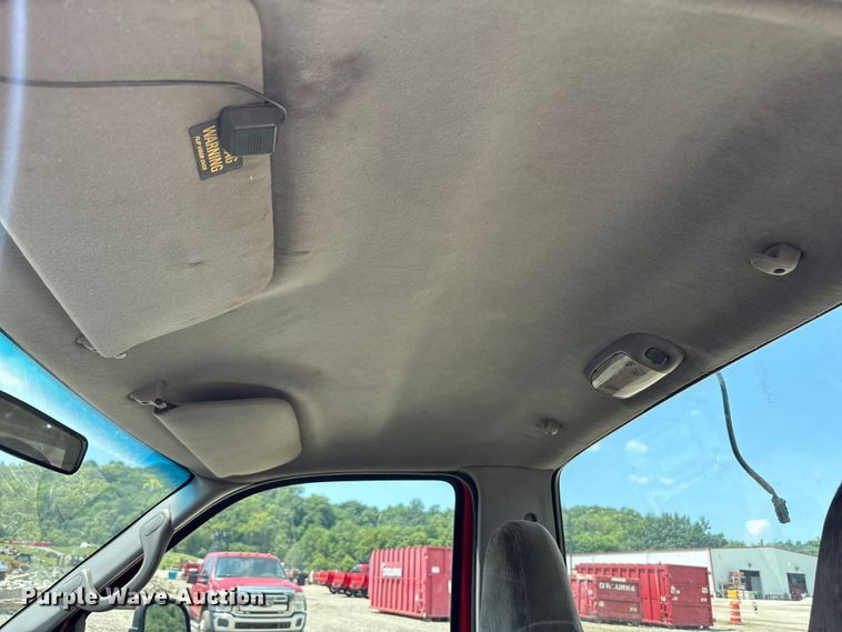 image for item EC4388 2000 Ford F350 Super Duty XLT pickup truck cab and chassis