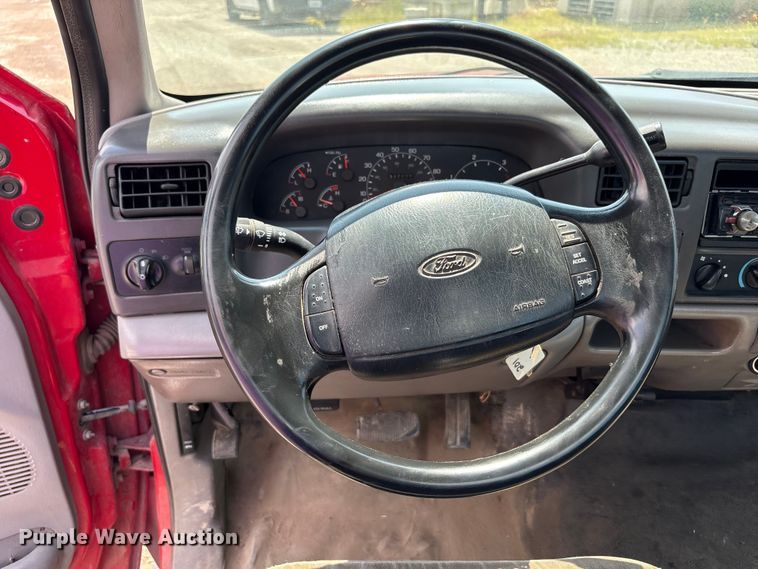 image for item EC4388 2000 Ford F350 Super Duty XLT pickup truck cab and chassis