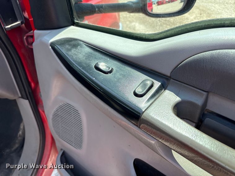 image for item EC4388 2000 Ford F350 Super Duty XLT pickup truck cab and chassis