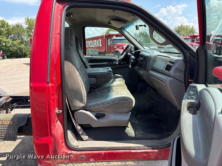 image for item EC4388 2000 Ford F350 Super Duty XLT pickup truck cab and chassis