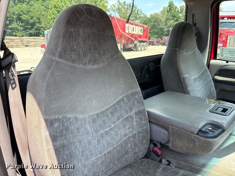 image for item EC4388 2000 Ford F350 Super Duty XLT pickup truck cab and chassis