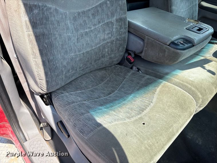 image for item EC4388 2000 Ford F350 Super Duty XLT pickup truck cab and chassis