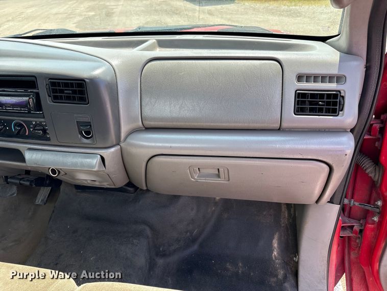 image for item EC4388 2000 Ford F350 Super Duty XLT pickup truck cab and chassis