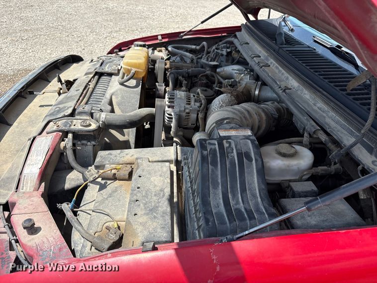 image for item EC4388 2000 Ford F350 Super Duty XLT pickup truck cab and chassis