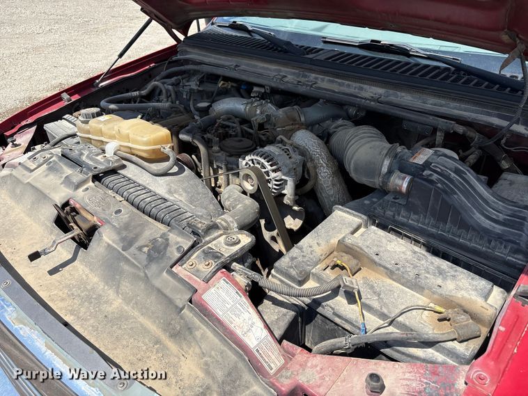 image for item EC4388 2000 Ford F350 Super Duty XLT pickup truck cab and chassis