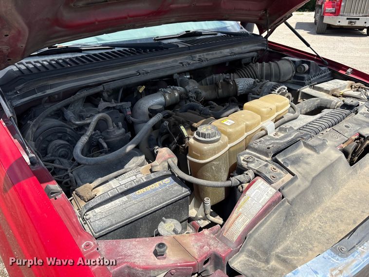 image for item EC4388 2000 Ford F350 Super Duty XLT pickup truck cab and chassis