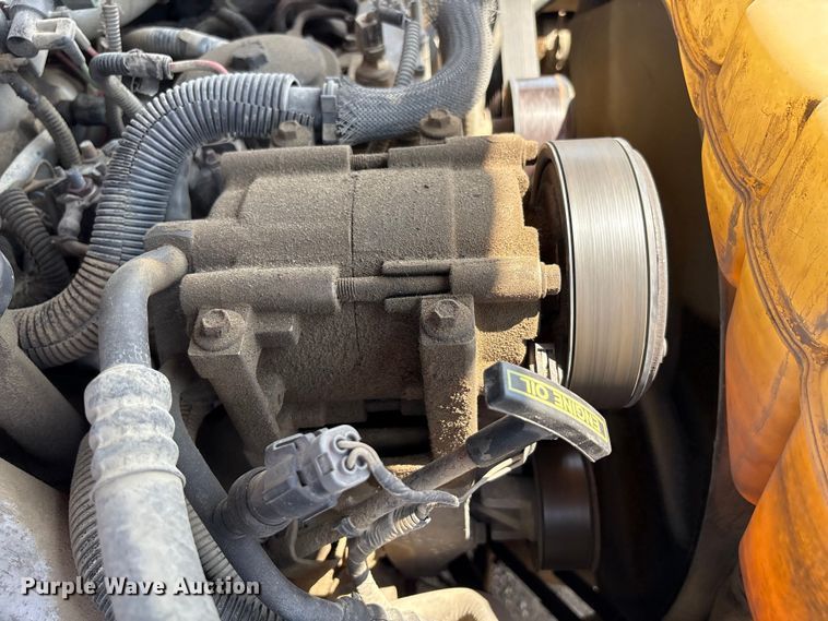 image for item EC4388 2000 Ford F350 Super Duty XLT pickup truck cab and chassis