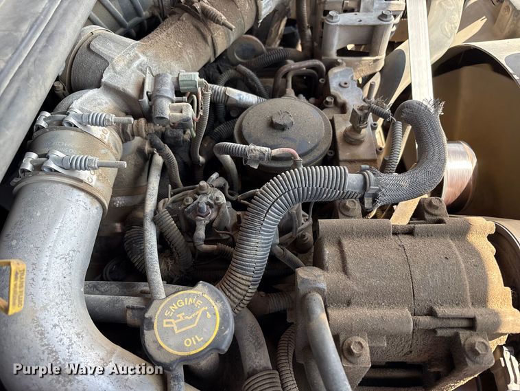 image for item EC4388 2000 Ford F350 Super Duty XLT pickup truck cab and chassis