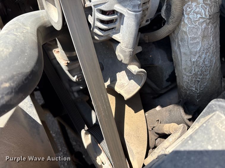 image for item EC4388 2000 Ford F350 Super Duty XLT pickup truck cab and chassis