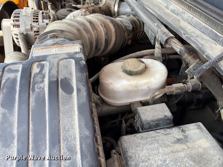 image for item EC4388 2000 Ford F350 Super Duty XLT pickup truck cab and chassis