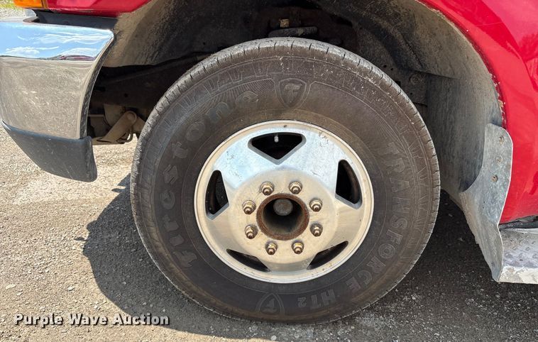 image for item EC4388 2000 Ford F350 Super Duty XLT pickup truck cab and chassis