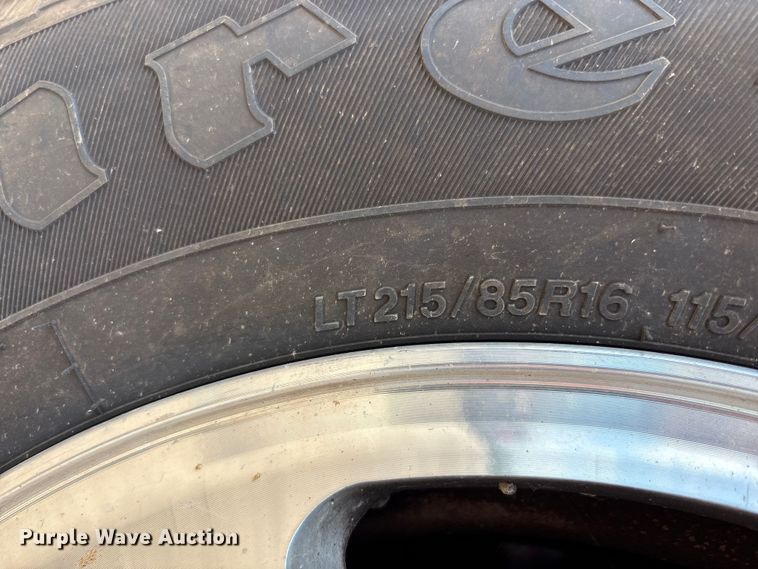 image for item EC4388 2000 Ford F350 Super Duty XLT pickup truck cab and chassis