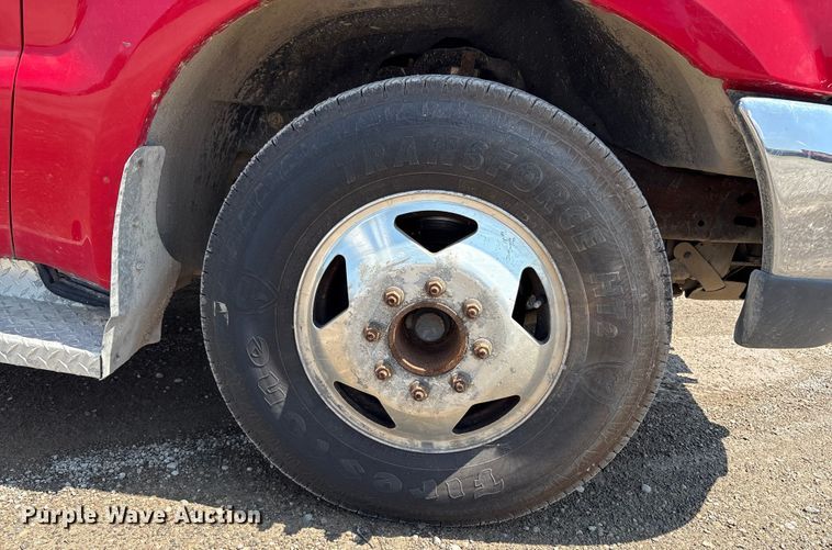 image for item EC4388 2000 Ford F350 Super Duty XLT pickup truck cab and chassis