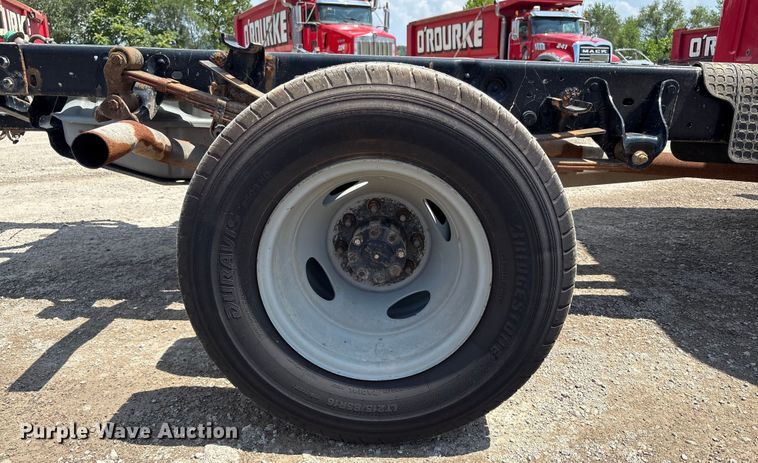 image for item EC4388 2000 Ford F350 Super Duty XLT pickup truck cab and chassis