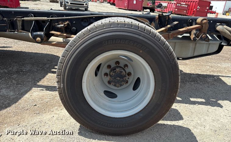 image for item EC4388 2000 Ford F350 Super Duty XLT pickup truck cab and chassis