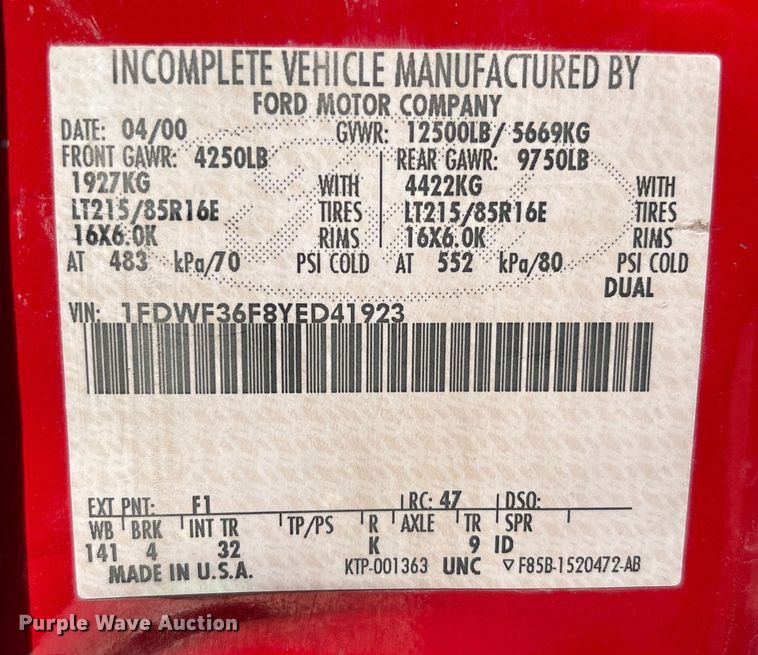 image for item EC4388 2000 Ford F350 Super Duty XLT pickup truck cab and chassis