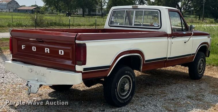 image for item ED2194 1984 Ford F250 pickup truck