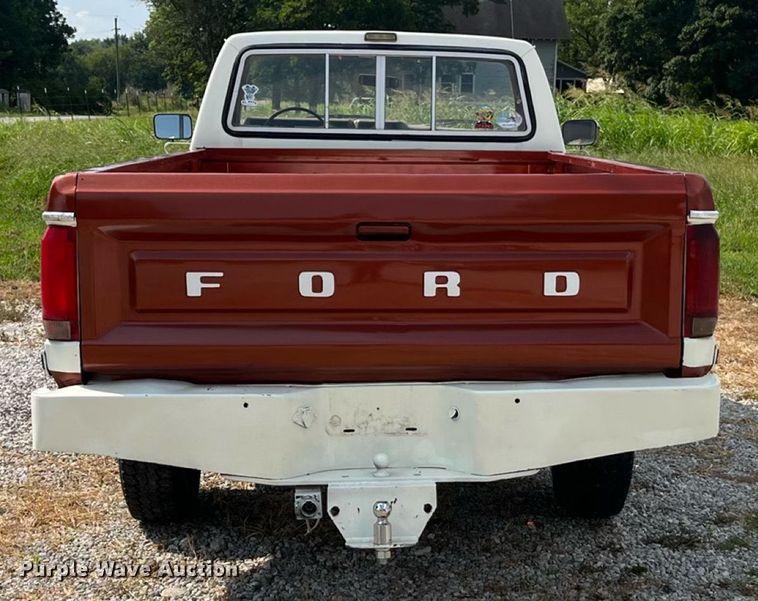 image for item ED2194 1984 Ford F250 pickup truck