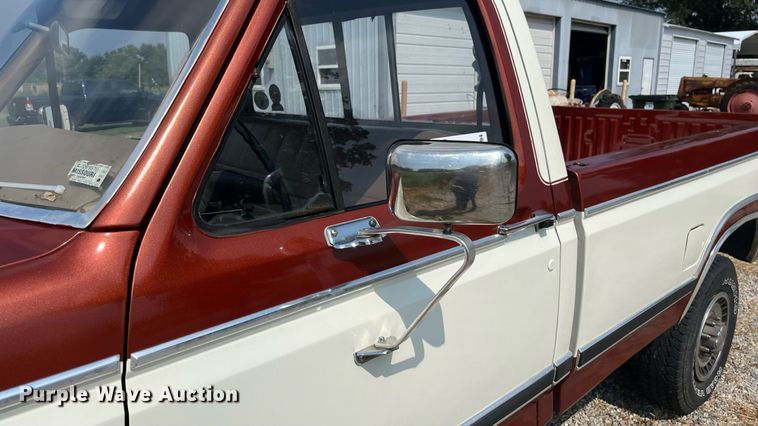 image for item ED2194 1984 Ford F250 pickup truck