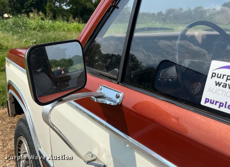 image for item ED2194 1984 Ford F250 pickup truck