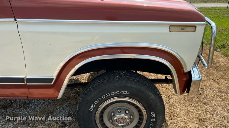 image for item ED2194 1984 Ford F250 pickup truck