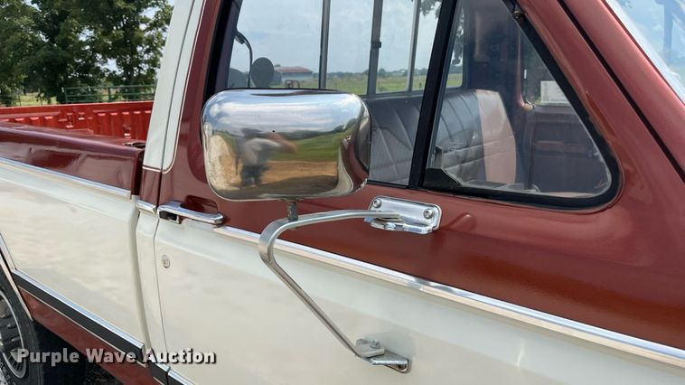 image for item ED2194 1984 Ford F250 pickup truck