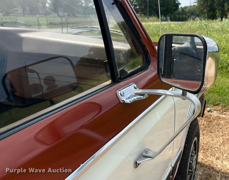 image for item ED2194 1984 Ford F250 pickup truck