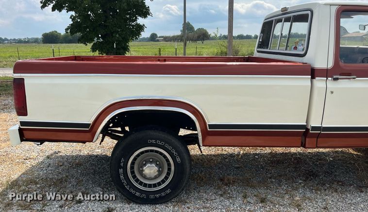 image for item ED2194 1984 Ford F250 pickup truck