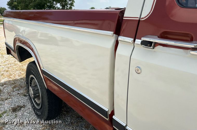 image for item ED2194 1984 Ford F250 pickup truck