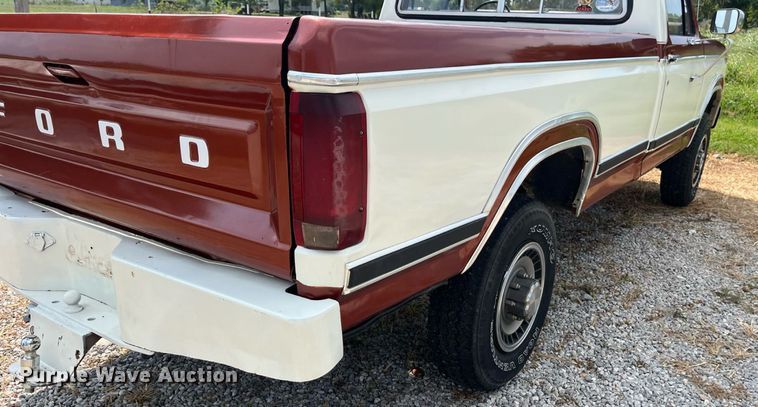 image for item ED2194 1984 Ford F250 pickup truck
