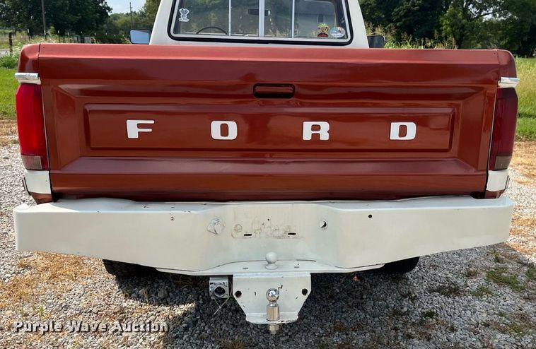 image for item ED2194 1984 Ford F250 pickup truck