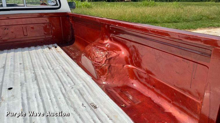 image for item ED2194 1984 Ford F250 pickup truck