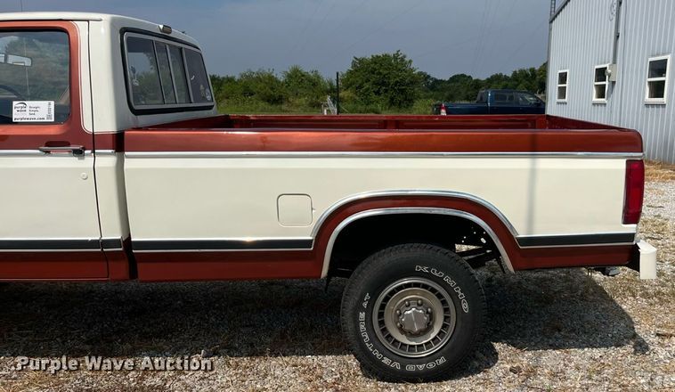 image for item ED2194 1984 Ford F250 pickup truck