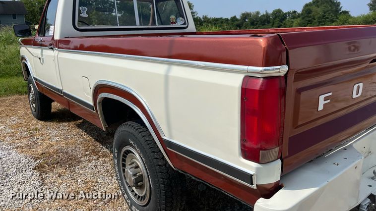 image for item ED2194 1984 Ford F250 pickup truck