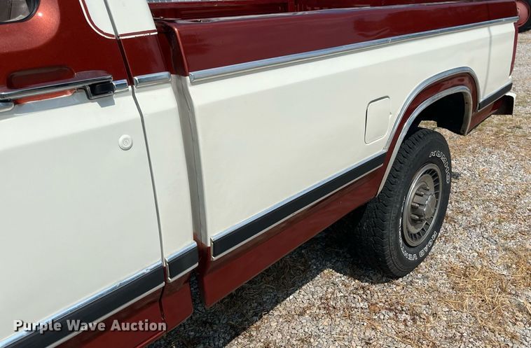 image for item ED2194 1984 Ford F250 pickup truck