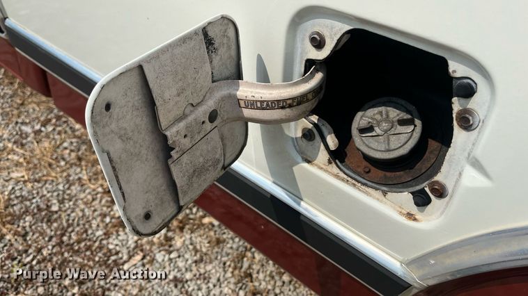 image for item ED2194 1984 Ford F250 pickup truck