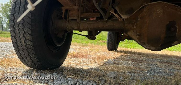 image for item ED2194 1984 Ford F250 pickup truck