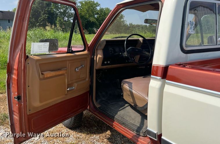 image for item ED2194 1984 Ford F250 pickup truck