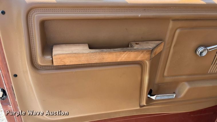 image for item ED2194 1984 Ford F250 pickup truck